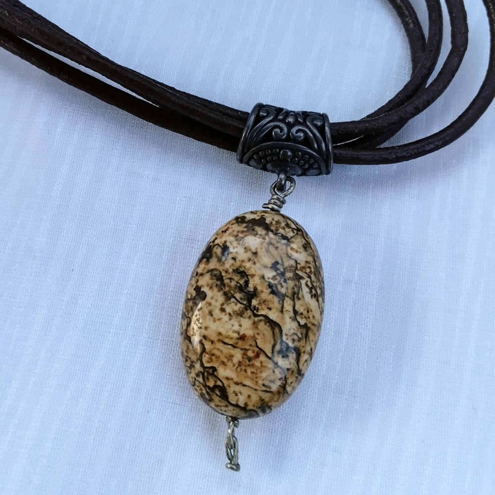 Elegant Brown Stone Pendant Necklace